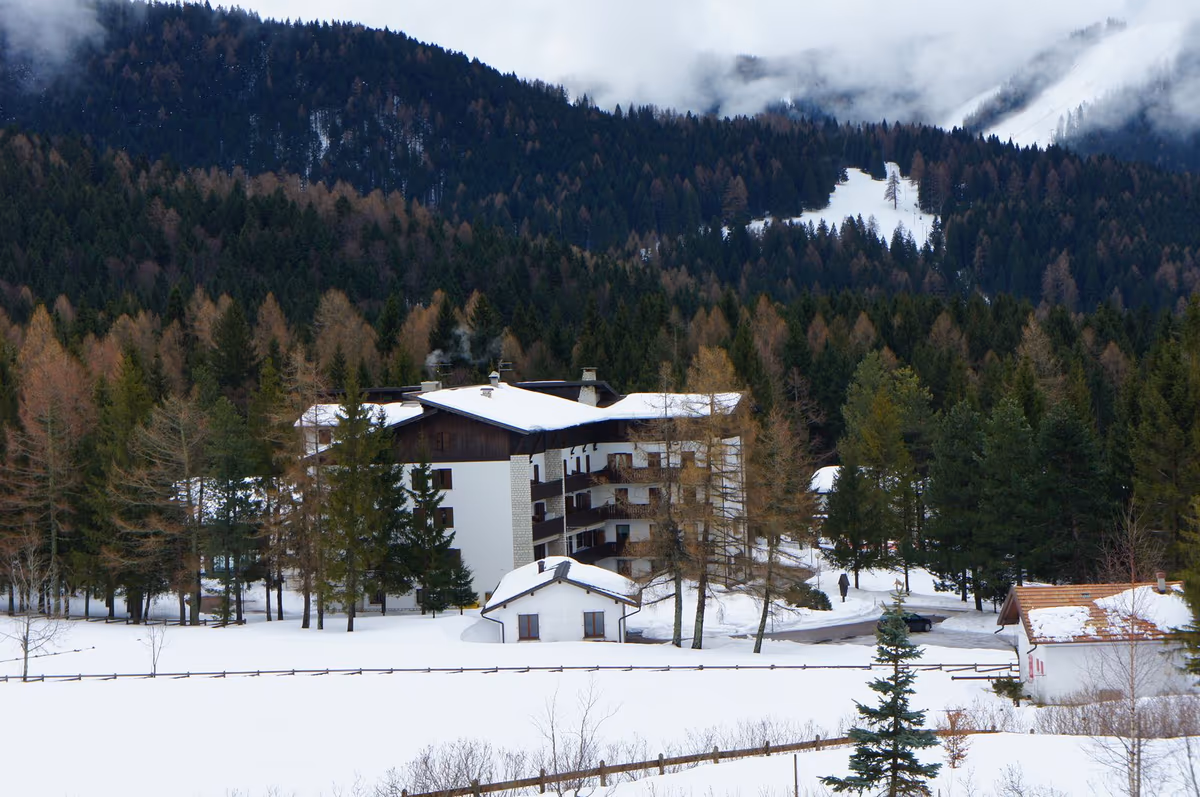 Was du auf der Alpe Cimbra unternehmen kannst: See, Festungen des Ersten Weltkriegs und Natur